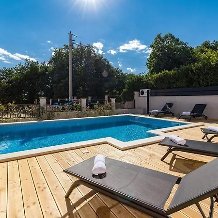 Munat Villa Ližnjan