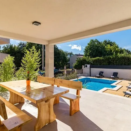 Munat Villa Ližnjan