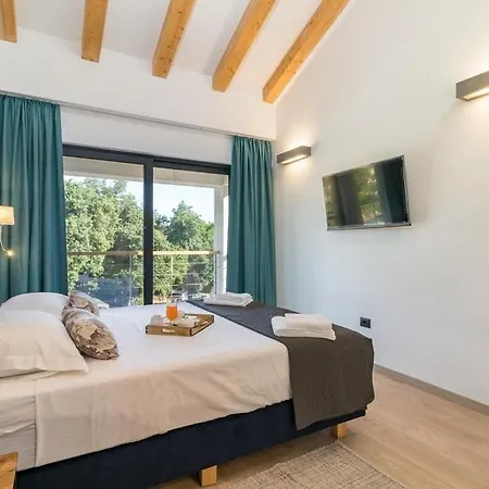 Munat Villa *
