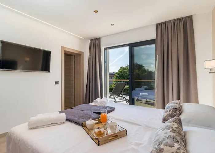 Munat 빌라 Ližnjan