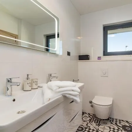 Munat Villa Ližnjan