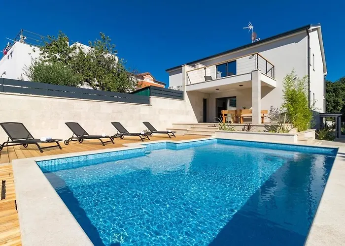 Munat Villa Ližnjan