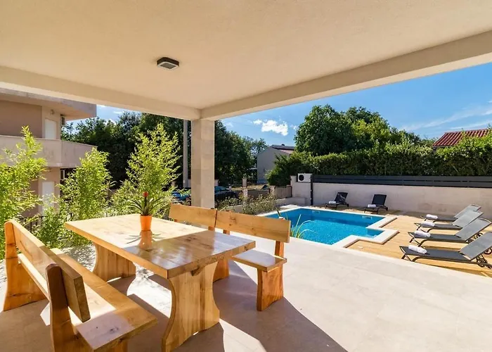 Munat Villa Ližnjan