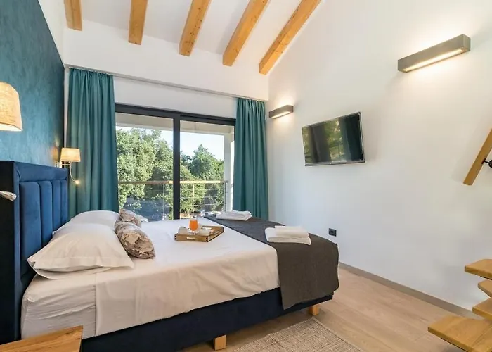 Munat Villa *