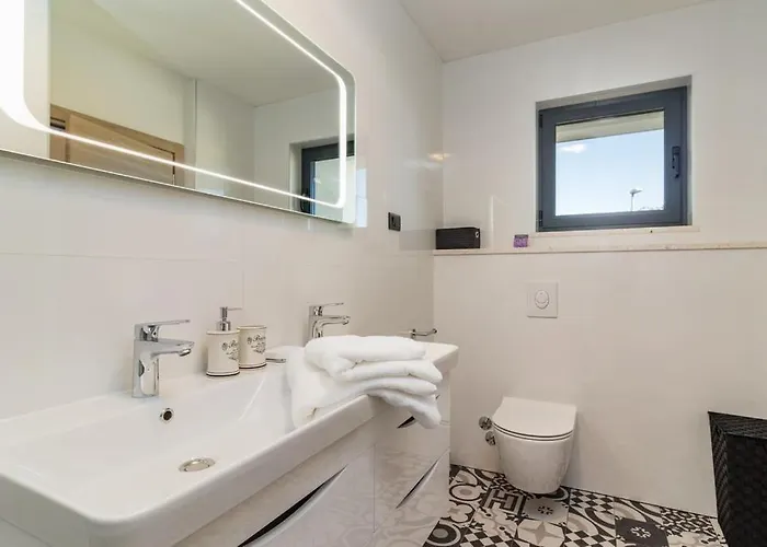 Munat Villa Ližnjan